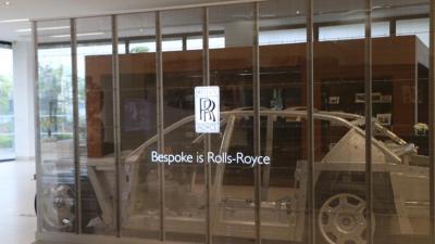 YIPLED · Jade Screen-Luxury, es una actitud | Rolls-Royce y YIPLED